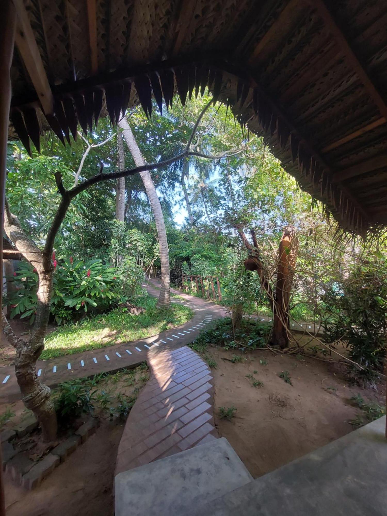Inn On The Bay Passikudah Room photo